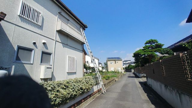 埼玉県熊谷市,深谷市,行田市,の便利屋,不用品の回収,剪定,クリーニング,補修,作業を行っています。行田市で二階の雨樋の掃除のお仕事。