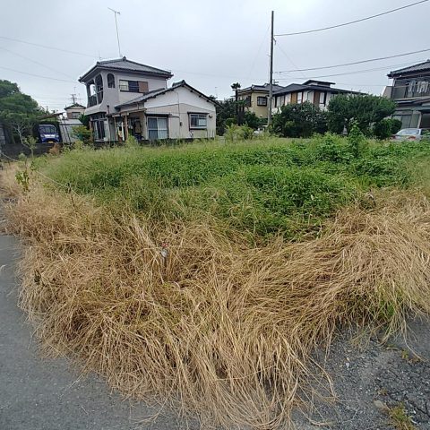 埼玉県熊谷市,深谷市,行田市,の便利屋,不用品の回収,剪定,クリーニング,補修,作業を行っています。埼玉県熊谷市で草刈りと防草シート張りのお仕事。