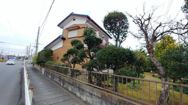 埼玉県熊谷市,深谷市,行田市,の便利屋,不用品の回収,剪定,クリーニング,補修,作業を行っています。行田市で庭木の剪定のお仕事。