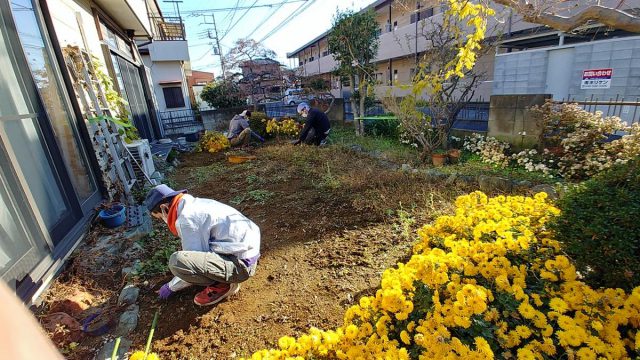 埼玉県熊谷市,深谷市,行田市,の便利屋,不用品の回収,剪定,クリーニング,補修,作業を行っています。熊谷市で、庭の草むしりのお仕事。