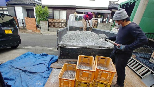 埼玉県熊谷市,深谷市,行田市,東松山市の街の便利屋さん（リサイクル妻沼）は、相談・見積無料なので、いつでもお気軽にお電話ください。幅広に困りごとの解決に全力で取り組ませて頂きます。深谷市で砂利敷きのお仕事。