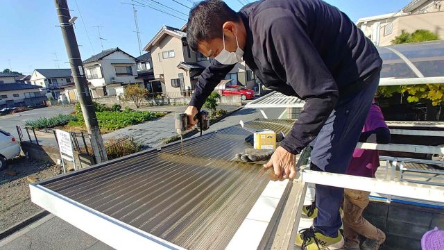 埼玉県熊谷市,深谷市,行田市,東松山市の街の便利屋さん（リサイクル妻沼）は、相談・見積無料なので、いつでもお気軽にお電話ください。幅広に困りごとの解決に全力で取り組ませて頂きます。行田市で波板の交換作業のお仕事。