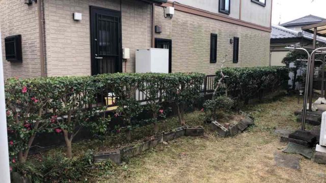 街の便利屋さん（リサイクル妻沼）は、相談・見積無料なので、いつでもお気軽にお電話ください。幅広に困りごとの解決に全力で取り組ませて頂きます。東松山市でお庭の垣根の剪定のお仕事。