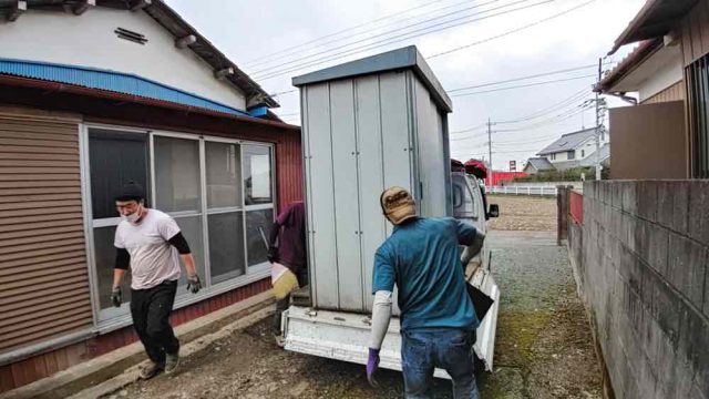 街の便利屋さん（リサイクル妻沼）は、相談・見積無料なので、いつでもお気軽にお電話ください。幅広に困りごとの解決に全力で取り組ませて頂きます。熊谷市で物置の移設のお仕事。