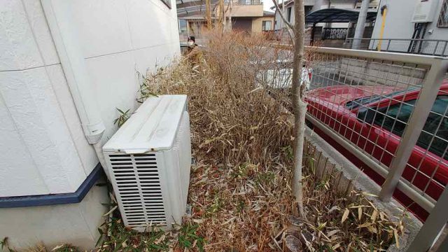 街の便利屋さん（リサイクル妻沼）は、相談・見積無料なので、いつでもお気軽にお電話ください。幅広に困りごとの解決に全力で取り組ませて頂きます。熊谷市で庭と敷地内の抜根作業とコンクリート土間の施工作業のお仕事。