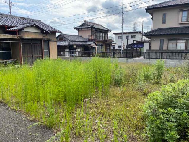 街の便利屋さん（リサイクル妻沼）は、相談・見積無料なので、いつでもお気軽にお電話ください。幅広に困りごとの解決に全力で取り組ませて頂きます。行田市で草刈りのお仕事。