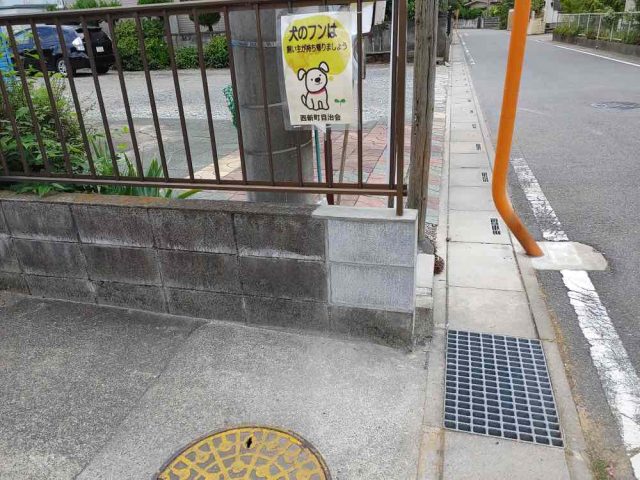 街の便利屋さん（リサイクル妻沼）は、相談・見積無料なので、いつでもお気軽にお電話ください。幅広に困りごとの解決に全力で取り組ませて頂きます。行田市で破損したブロック塀の補修作業。